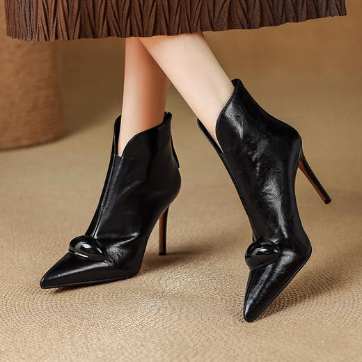 【预售5天】10CM高跟短靴细跟真皮尖头金属扣欧美风女靴JGG*J1116 商品图2