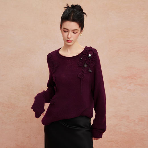 QH602斯尔丽2025新款轻柔软糯保暖手工盘花设计感强气质优雅毛衫 商品图5