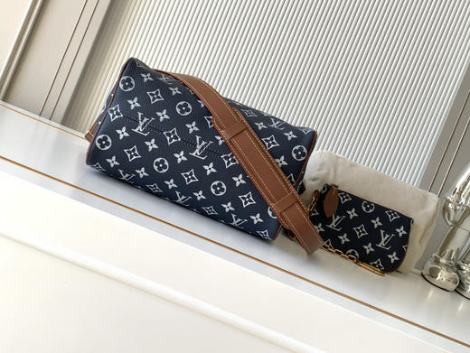 秋冬特惠💰1600 渠道级LV【全钢五金 MB163c01变码芯片】te级LV 全套包装 M15278深蓝色 本款Speedy P9 Bandoulière25手袋 商品图3