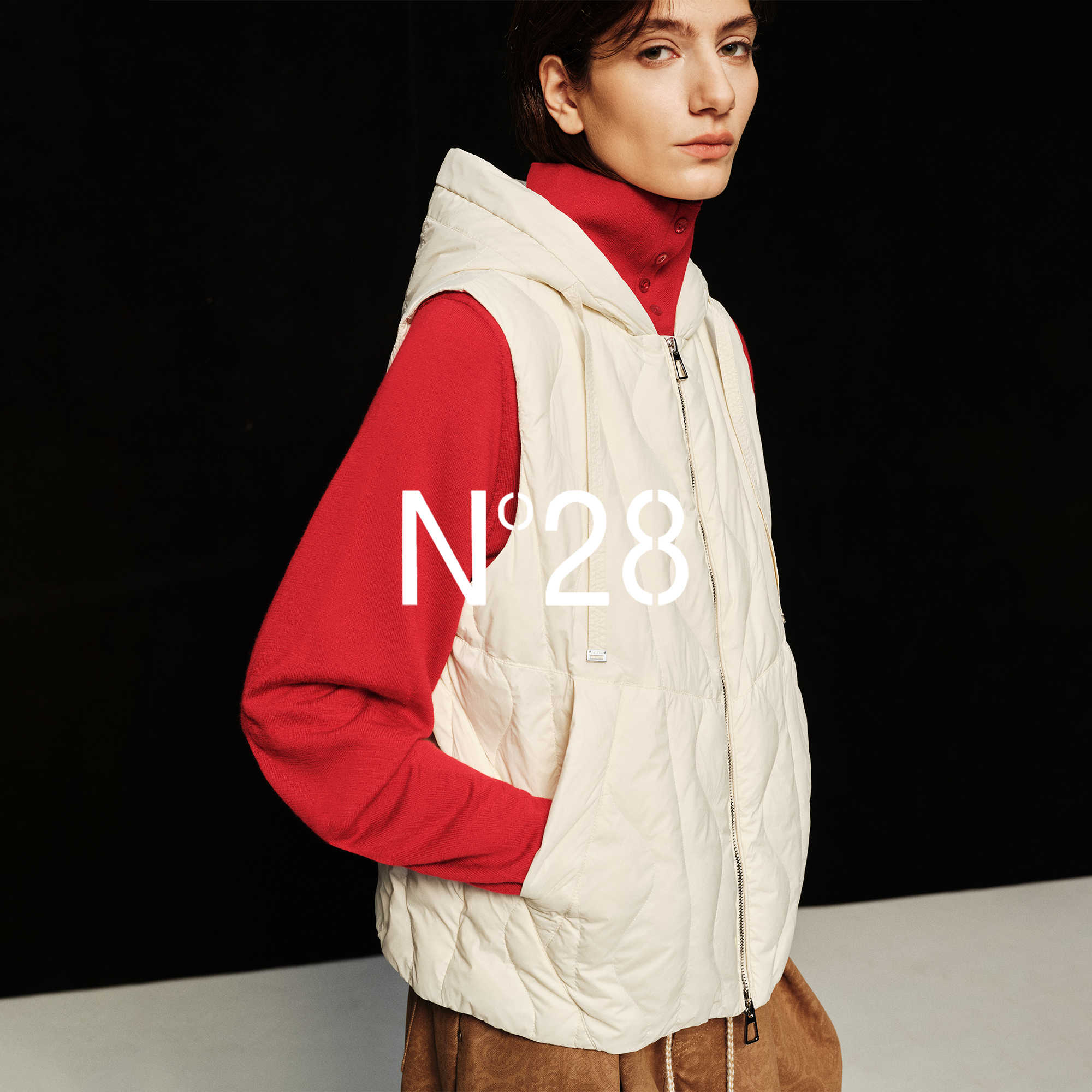 N°28 90白鹅绒服连帽马甲女宽松秋冬保暖无袖羽绒服背心马夹外套8855A1Y601/8855A1Y602 -12.14直播