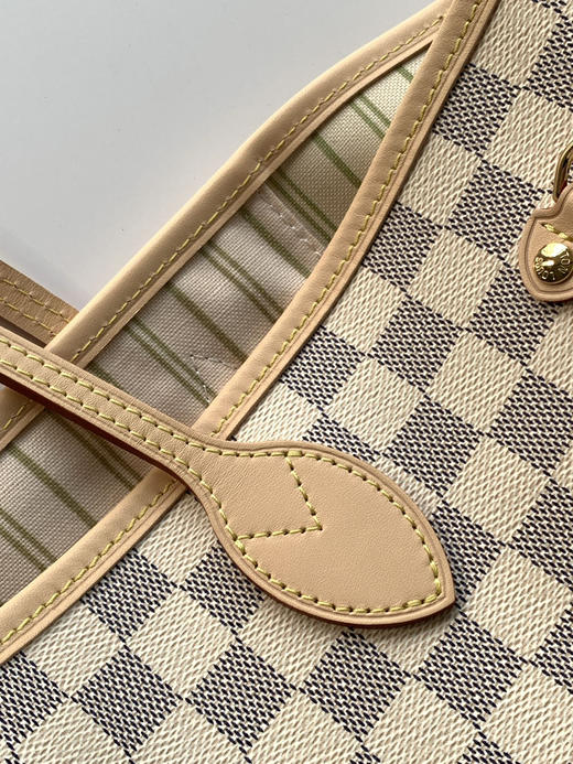 秋冬特惠💰1290 渠道级LV【全钢五金 变码芯片】te级LV 全套包装 41361白格杏 经典购物袋 中号 商品图4