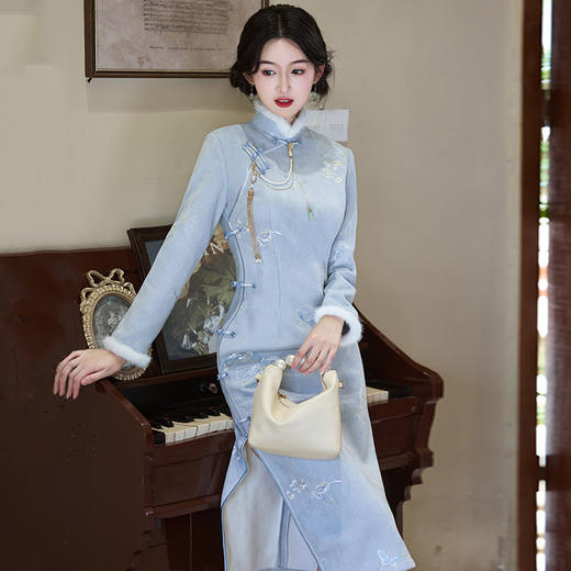 蓝色刺绣加绒加厚冬装国风改良旗袍年轻款 SC22380 商品图2