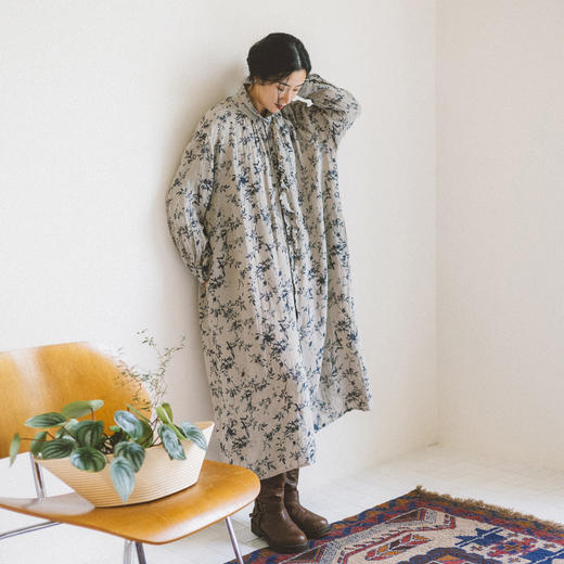 绽放女装810朵/蓝染花·亚麻衬衫领浪漫木耳边宽松长袖连衣裙新款 商品图1