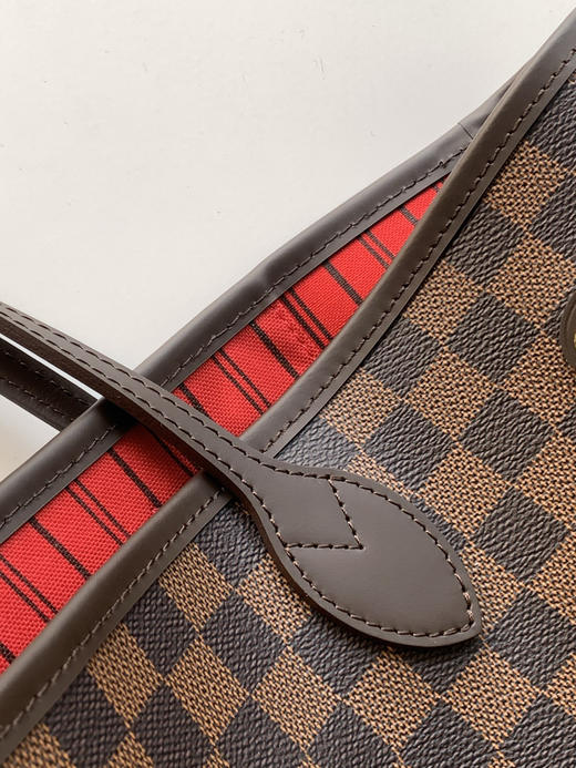 秋冬特惠💰1290 渠道级LV【全钢五金 变码芯片】te级LV 全套包装 41358棋盘格红 经典购物袋 中号 商品图5