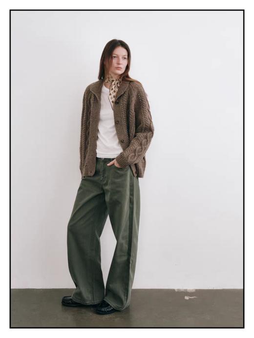 shyshystill/shy202509002/粗棒针感复古小翻领全羊毛麻花开衫 商品图2