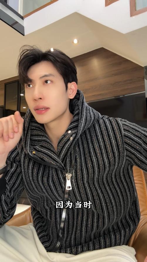 WT275SDSA秋冬新款痞帅男装极简风撞色竖纹斜拉链连帽卫衣外套百搭宽松 商品图0