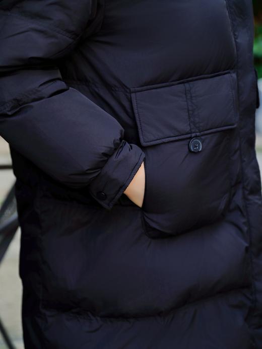 10天发货【中长款 貉子毛领 羽绒服】黑色&粉紫色，宽松的版型，包容性好，藏肉显瘦不臃肿，【毛领可拆卸、帽子不可拆卸】立领和连帽大毛领的设计护颈防风保暖，简约防风袖口。面料锦纶，填充白鸭绒，绒子50% 商品图8