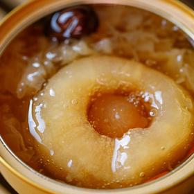 【零添加枇杷炖梨银耳羹】入秋喉咙的第一道“护甲”！撕开即食，丝滑清润，一碗≈3小时慢炖
