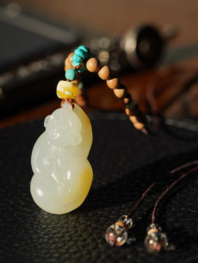 和田玉灵猴吊坠