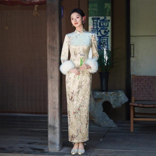 新中式素雅丝绒长袖毛绒旗袍LY25165 商品图1
