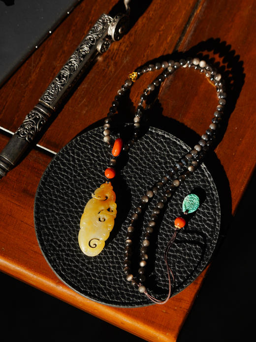 和田玉满皮龙纹吊坠 商品图0