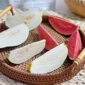 【优琦】奶油芭乐
草莓红心芭乐双拼4.7-5斤中果彩箱装（13-16枚，净重4.7-5斤）