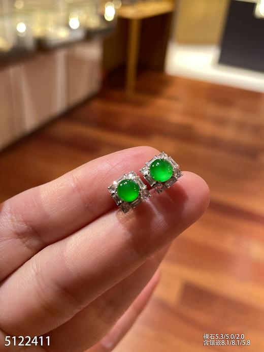 5122411，蛋面耳钉。具体价格微信咨询 商品图0