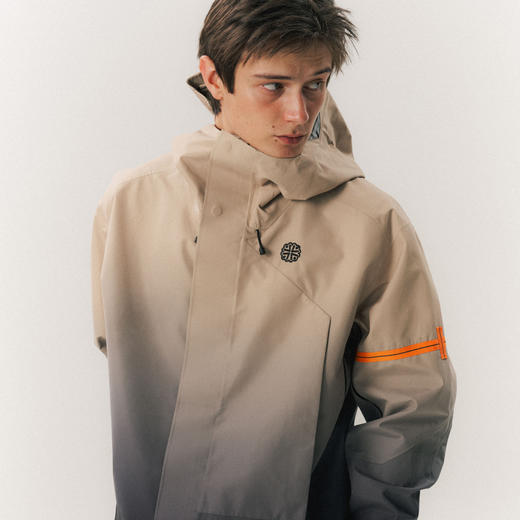 【李百万推荐】C2.5渐变冲锋衣硬壳外套新款UPPERVOID二普纬度 商品图3