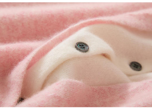 羊毛羊绒混纺假两件 V 领四粒扣开衫 商品图6