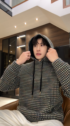 WY1355SDSA秋冬新款痞帅男装简约宽松彩色千鸟格设计抽绳连帽卫衣百搭