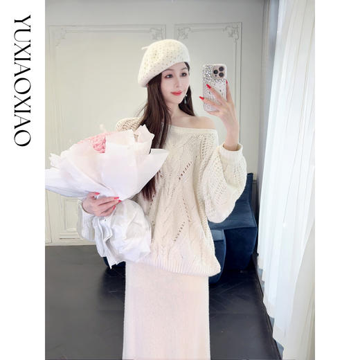 余潇潇【雅致欧尼】时尚烫钻镂空高支澳毛混纺圆领宽松灯笼袖毛衣 商品图3