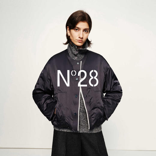 N°28 90白鸭绒轻薄羽绒服女2025秋冬新款圆领短款宽松保暖外套8955A1R982 商品图3