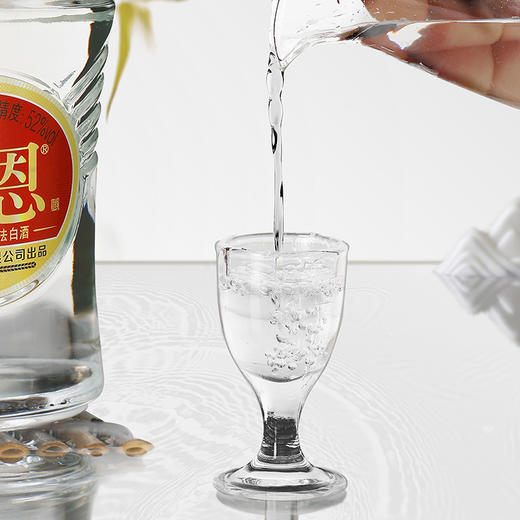热卖中！！【五粮液·感恩酒】亚克力礼盒 52°浓香型白酒 500ml/瓶 商品图5
