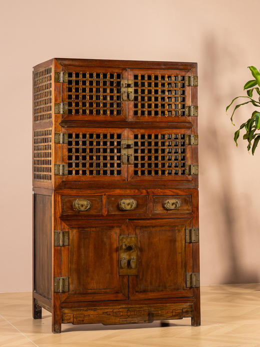 清早期  黄花梨包镶嵌楠木透棂书柜 商品图0