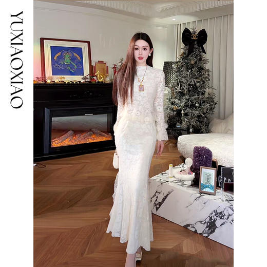 余潇潇【迷迭花园曲】法式浪漫磨毛蕾丝立领修身上衣&鱼尾长半裙 商品图3