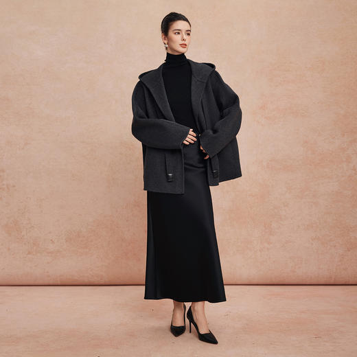 QH939斯尔丽25新款松弛老钱风兜帽一手长保暖羊毛大衣 商品图11
