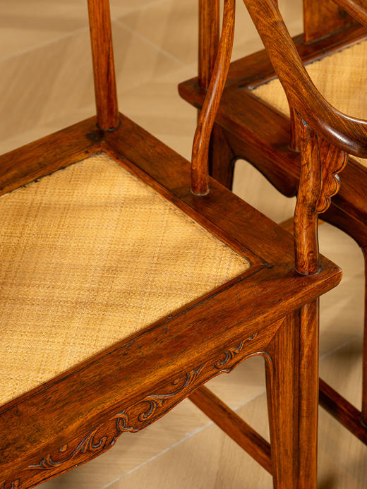 清	黄花梨螭龙捧寿圈椅（一对） 商品图3