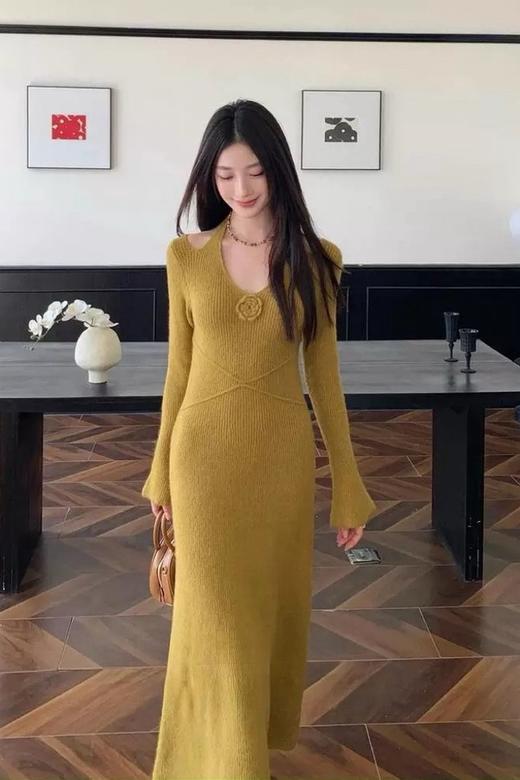 SIA SAYLOR 气质优雅挂脖花朵修身针织连衣裙 21803 商品图1