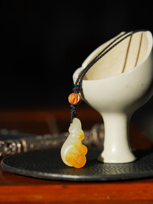 和田玉抱财小兔子 商品图0