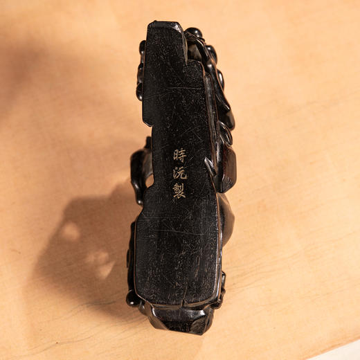 清	紫檀木雕梅花纹山子摆件（黄杨木座） 商品图4