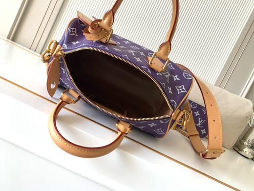 秋冬特惠💰1600 渠道级LV【全钢五金 MB163c01变码芯片】te级LV 全套包装 M11562紫色 本款Speedy P9 Bandoulière25手袋 商品图7