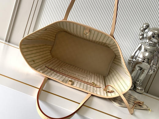 秋冬特惠💰1290 渠道级LV【全钢五金 变码芯片】te级LV 全套包装 41361白格杏 经典购物袋 中号 商品图8