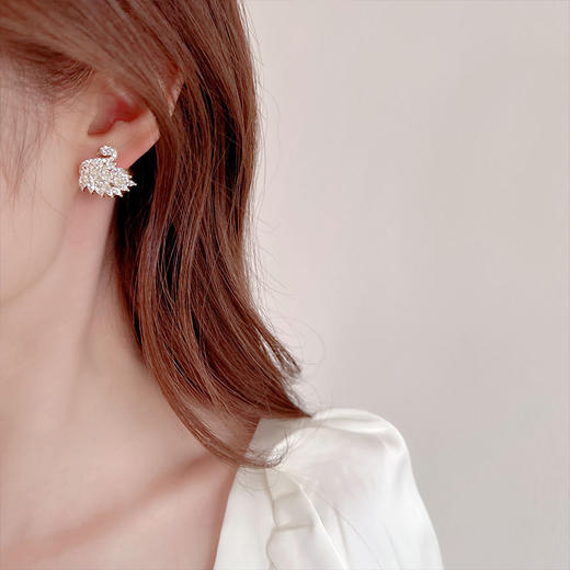 S925银针天鹅微镶锆石珍珠耳钉LY 商品图3