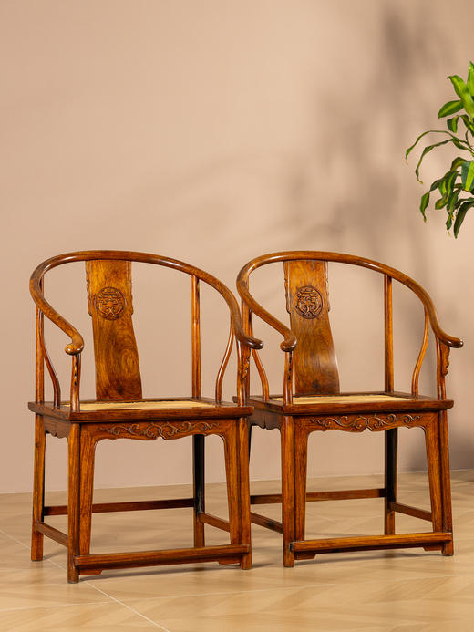 清	黄花梨螭龙捧寿圈椅（一对） 商品图0