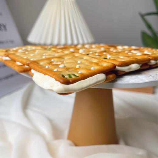 【手撕牛轧糖饼干】台湾古早手工网红休闲零食🔥一口直接沦陷‼ 咸香酥脆的香葱味苏打饼干+超能拉丝的奶香牛轧糖，好吃到停不下来‼ 商品图5