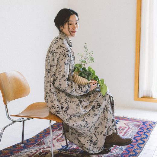 绽放女装810朵/蓝染花·亚麻衬衫领浪漫木耳边宽松长袖连衣裙新款 商品图0