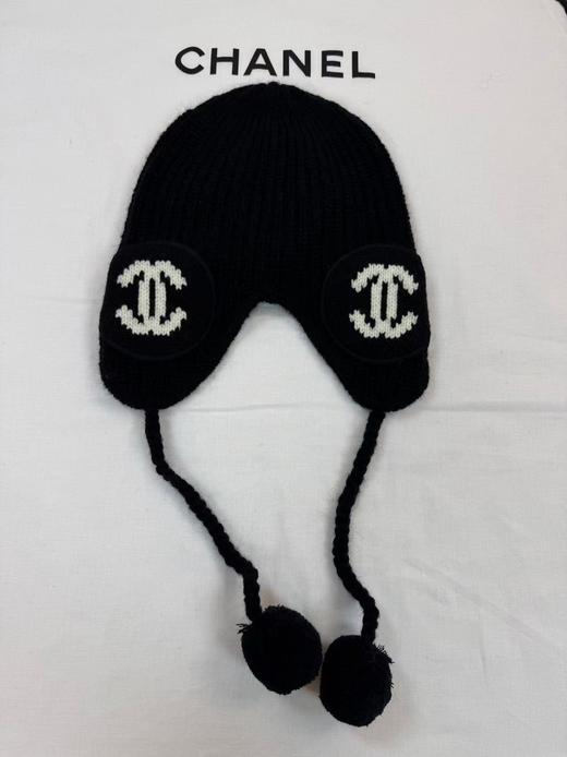 香奈儿 冷帽   CC针织雷锋毛球帽，一顶难求 商品图0