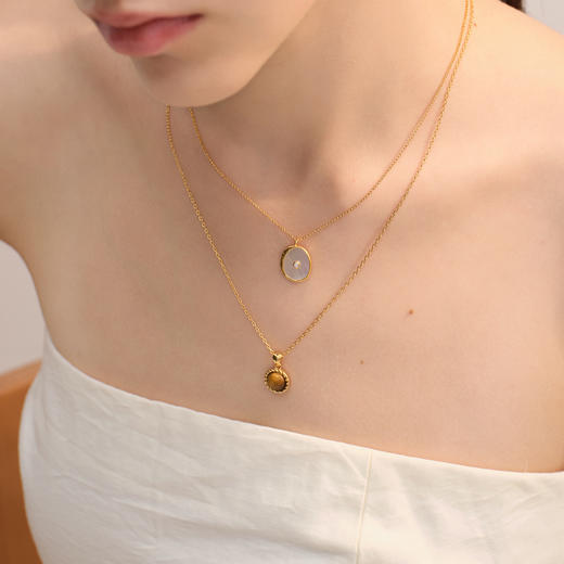 【微信专享款】ARSIS｜秘密花园系列 虎眼纳财麻花吊坠项链 商品图5