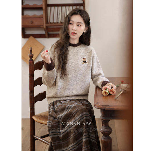 【6折秒杀】鹿向南《冬日特调》棕杏色半身裙春秋新款卡通独特女L33202 商品图1