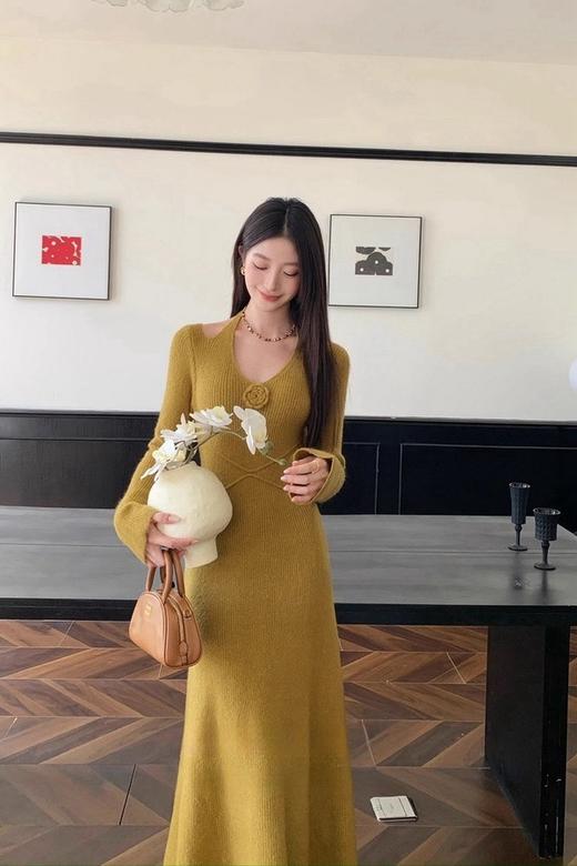 SIA SAYLOR 气质优雅挂脖花朵修身针织连衣裙 21803 商品图2