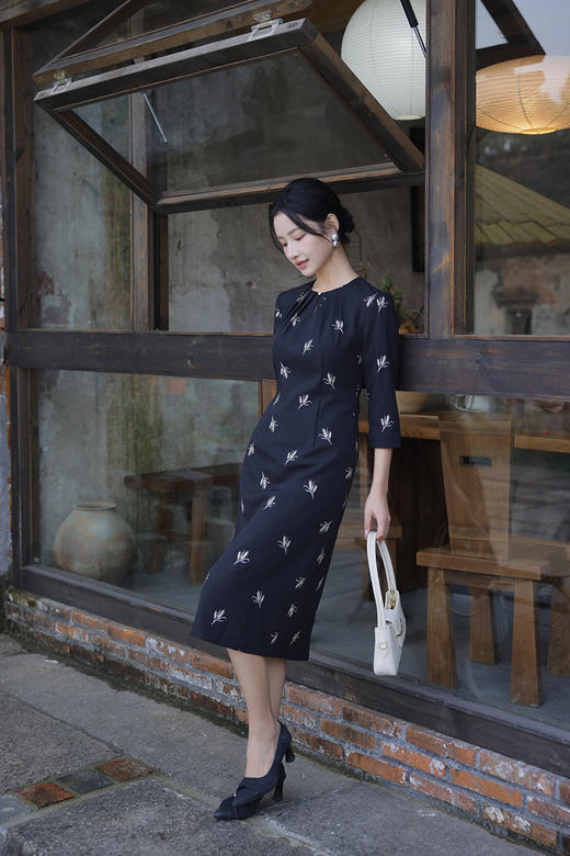 【26年春季第2波投票】YP2611010大气职场通勤水滴领叠褶麦穗刺绣连衣裙 商品图12