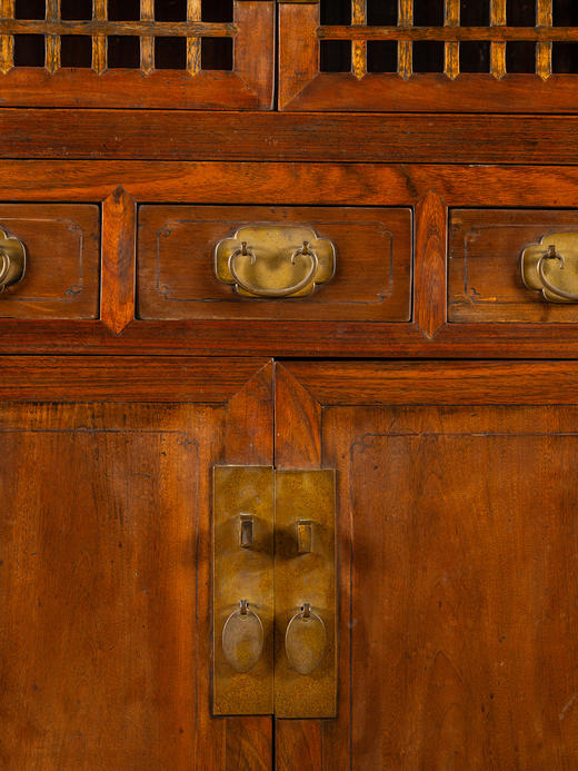 清早期  黄花梨包镶嵌楠木透棂书柜 商品图2