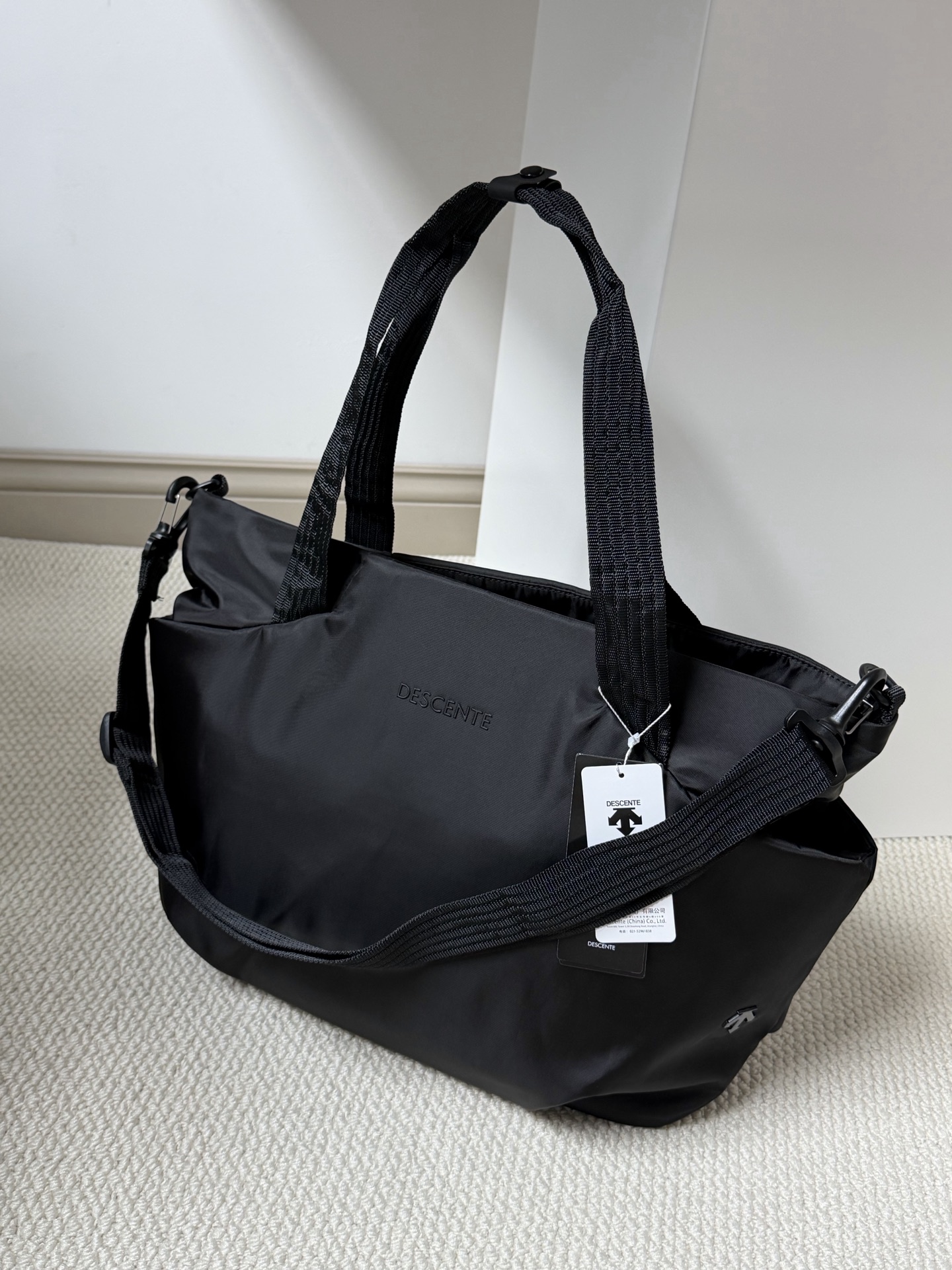 点此购买 迪桑特MOVE PACK托特包 xj 336138