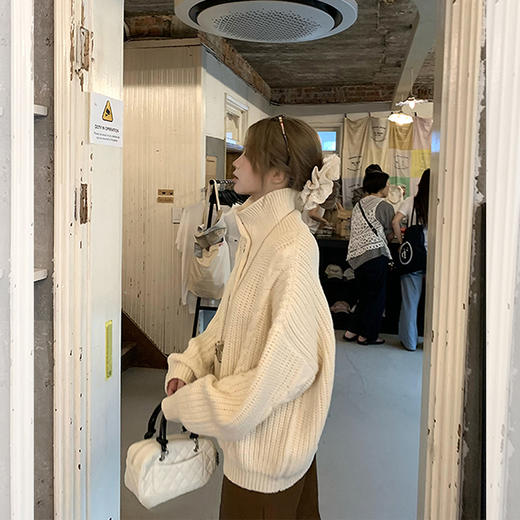 西遇高领毛衣慵懒高级感女新款宽松显瘦套头针织上衣SS051538 商品图4
