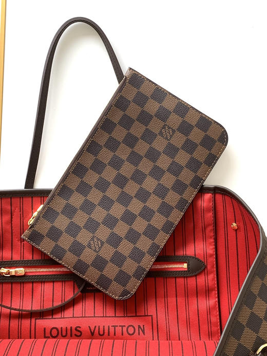 秋冬特惠💰1390 渠道级LV【全钢五金 变码芯片】te级LV 全套包装 41357棋盘格红 经典购物袋 大号 商品图7