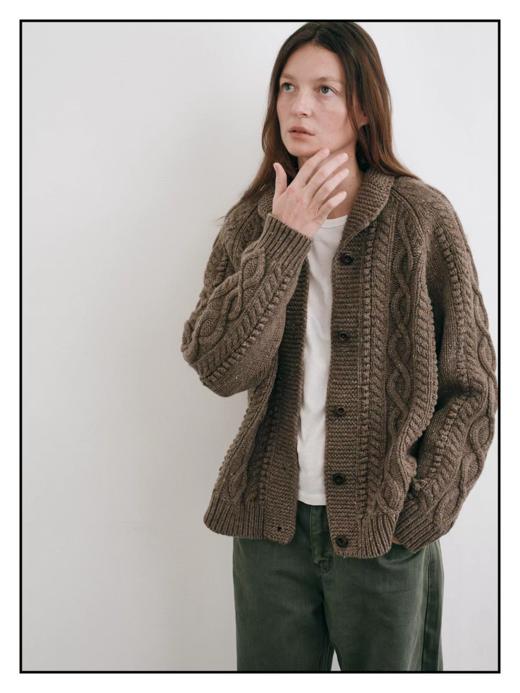 shyshystill/shy202509002/粗棒针感复古小翻领全羊毛麻花开衫 商品图1