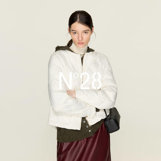 N°28 90鹅绒服女秋冬短款轻薄防风保暖圆领宽松菱格羽绒服外套8855A1Y570  商品图3