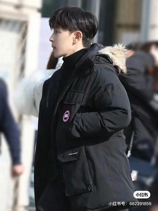 大鹅情侣款连帽羽绒服 商品图1