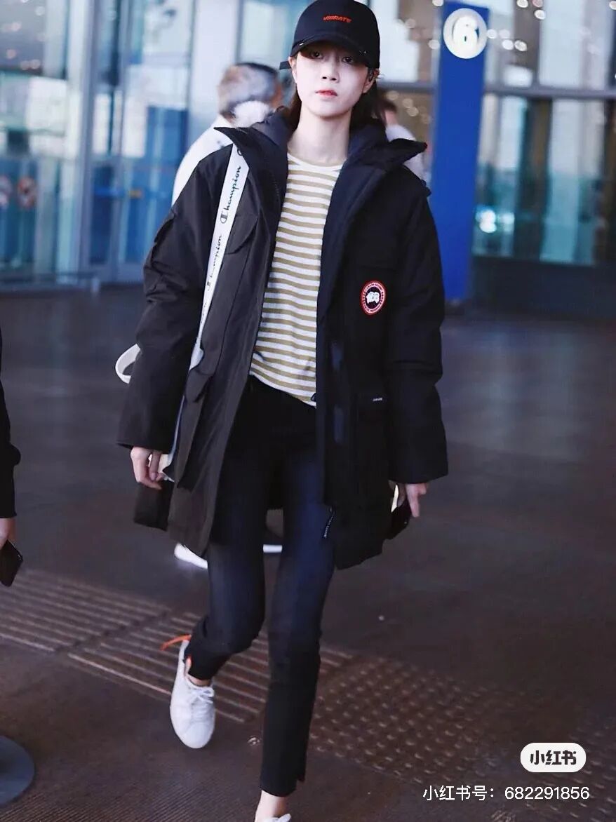 大鹅情侣款连帽羽绒服