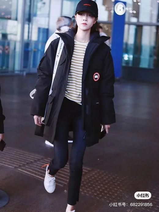 大鹅情侣款连帽羽绒服 商品图0